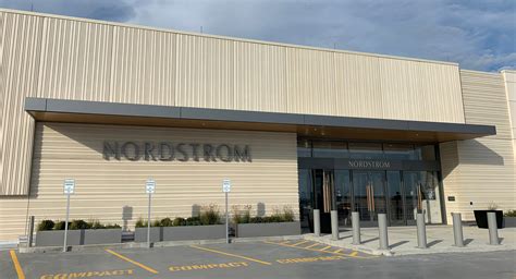 The SoNo Collection is a spectacular shopping, dining, art, and entertainment destination located near I-95 in South <strong>Norwalk</strong>, <strong>Connecticut</strong>, just one hour from New York City. . Nordstrom rack norwalk ct